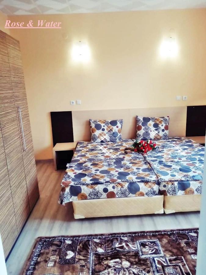 Rose & Water Guest House Pavel Banya Exterior photo