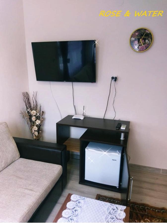 Rose & Water Guest House Pavel Banya Exterior photo