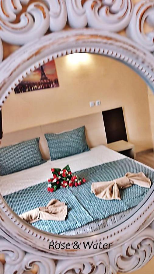 Rose & Water Guest House Pavel Banya Exterior photo