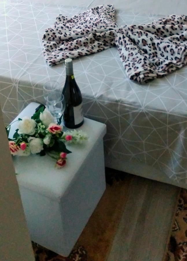 Rose & Water Guest House Pavel Banya Exterior photo