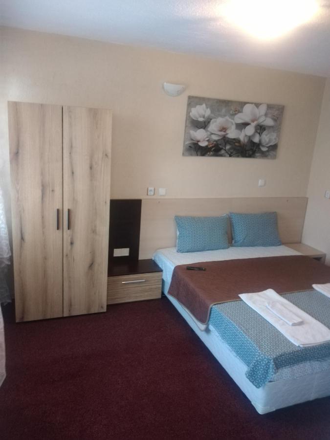 Rose & Water Guest House Pavel Banya Exterior photo