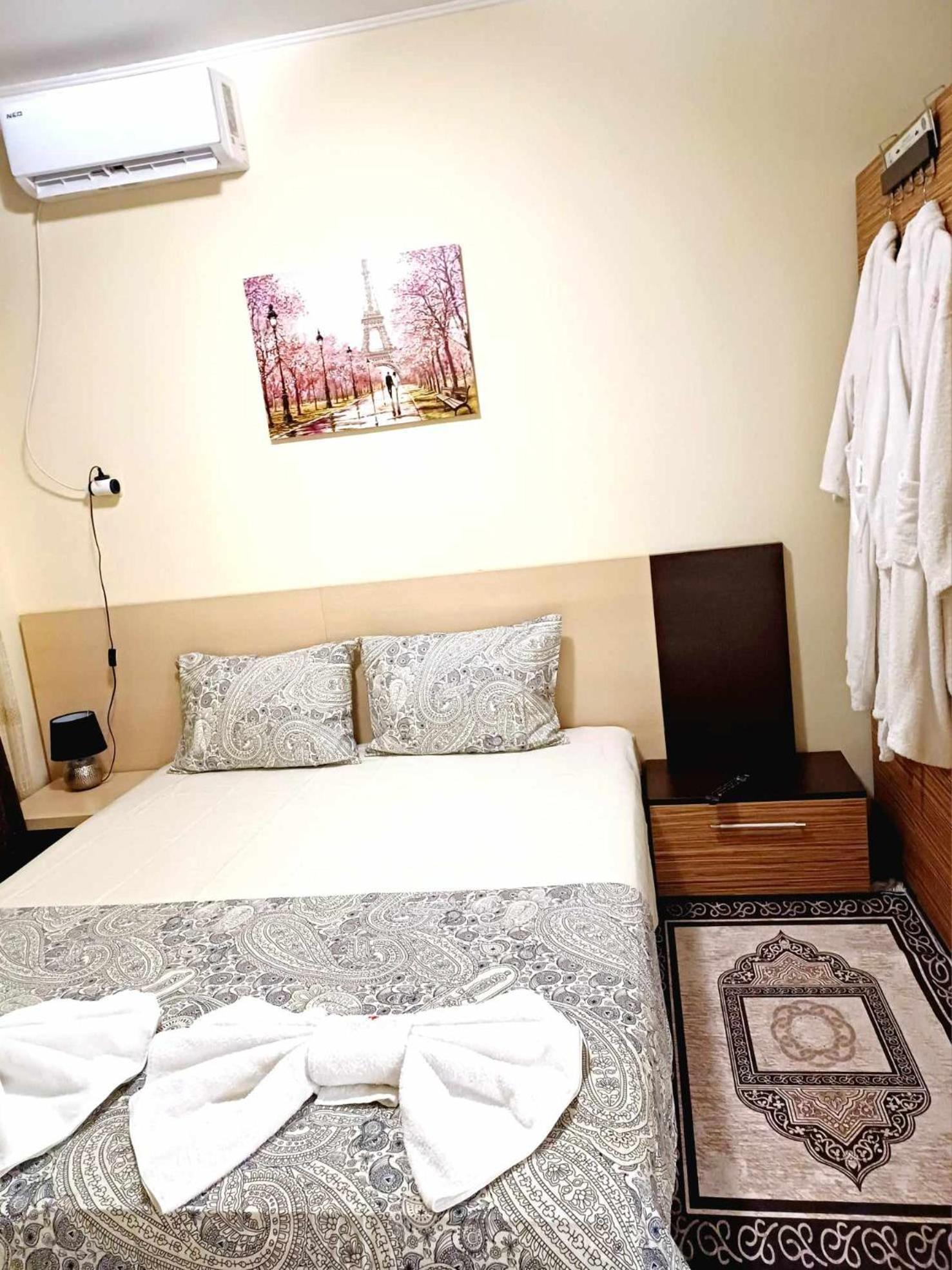 Rose & Water Guest House Pavel Banya Exterior photo