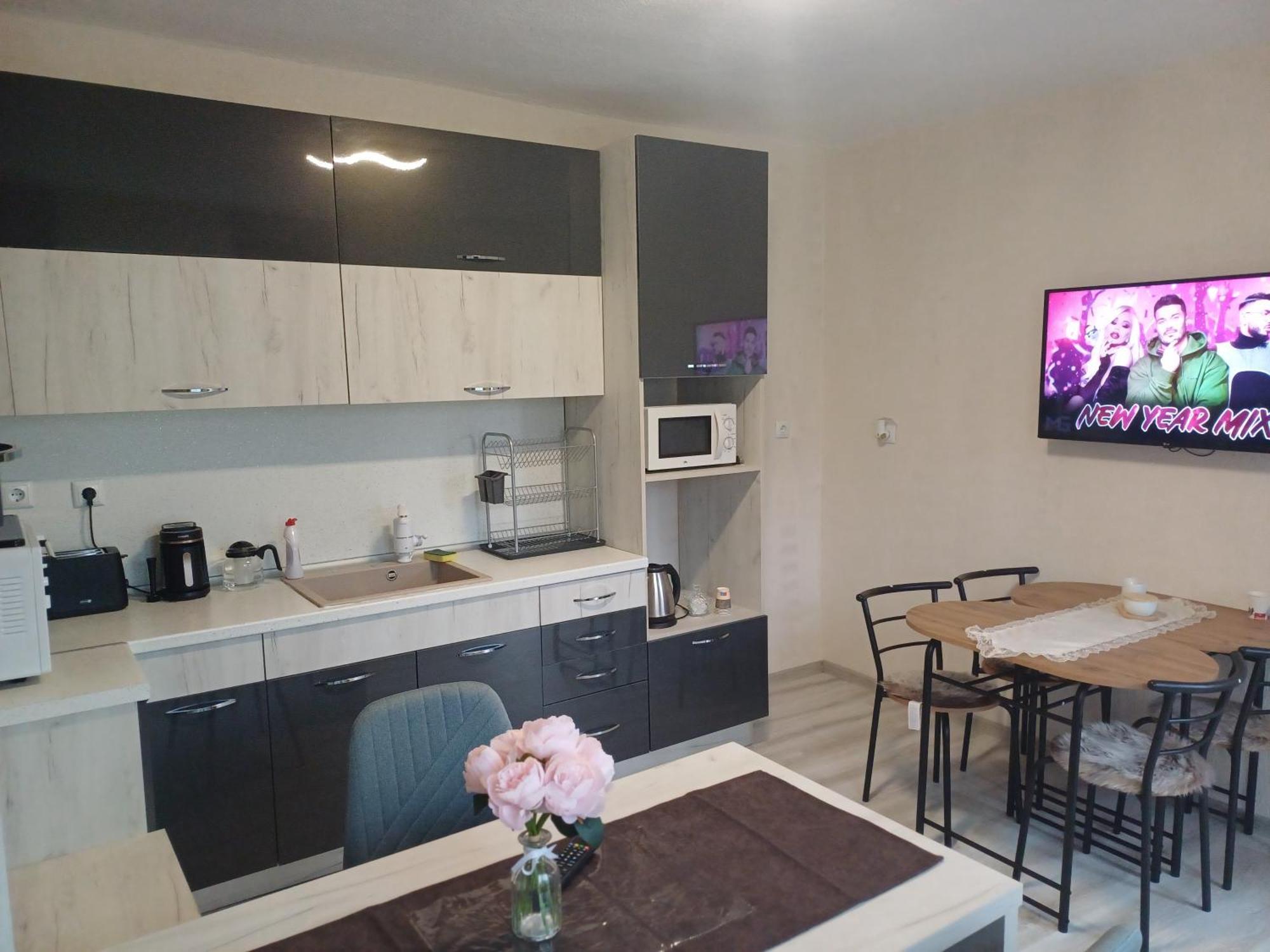 Rose & Water Guest House Pavel Banya Exterior photo